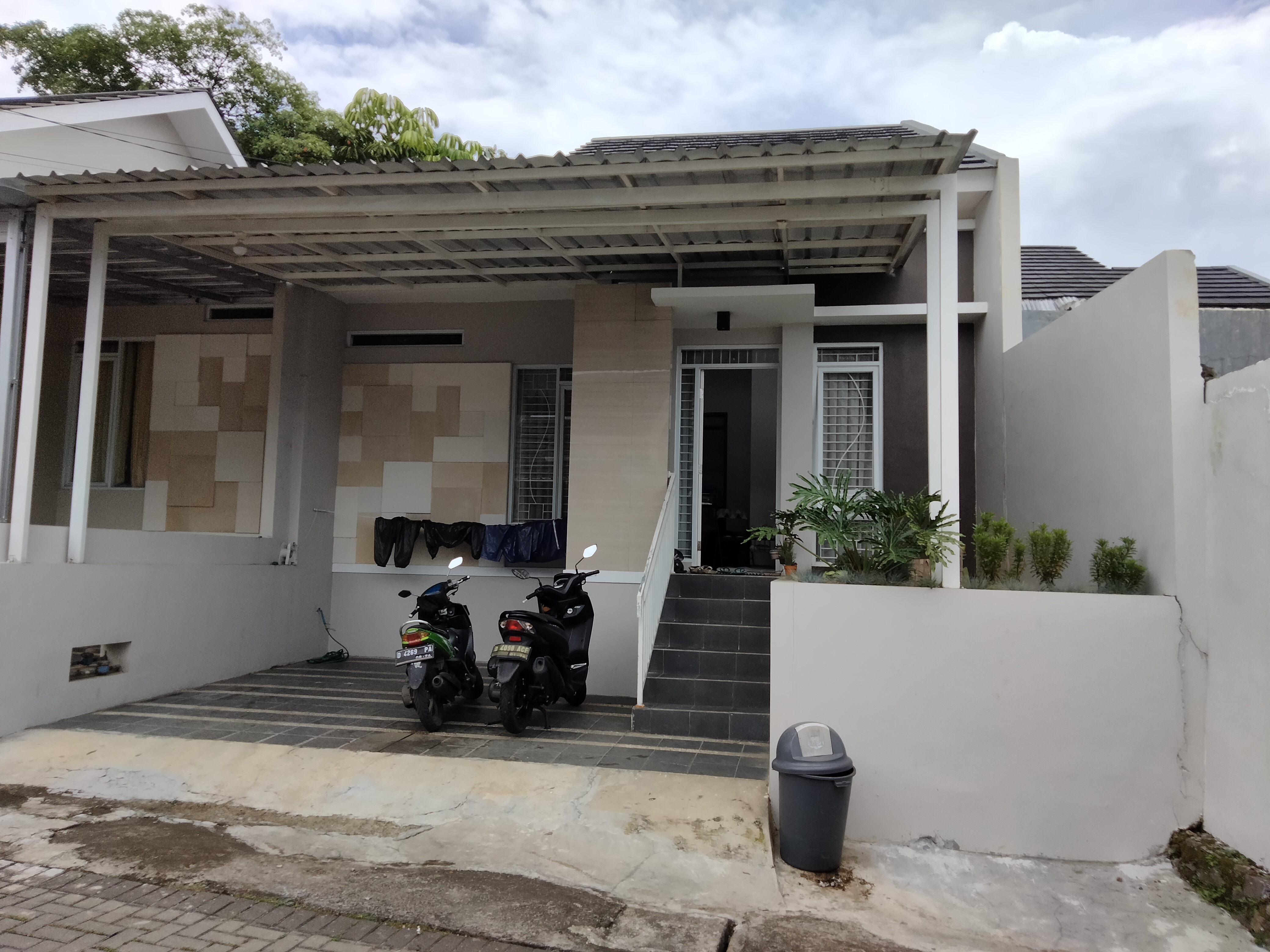 rumah secondary gland property