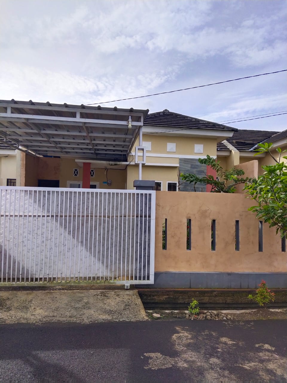rumah secondary gland property